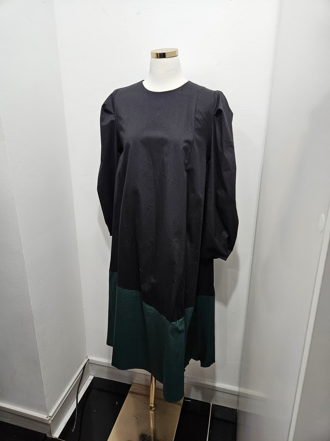 블랙/그린 배색 면 롱원피스  상품이미지2