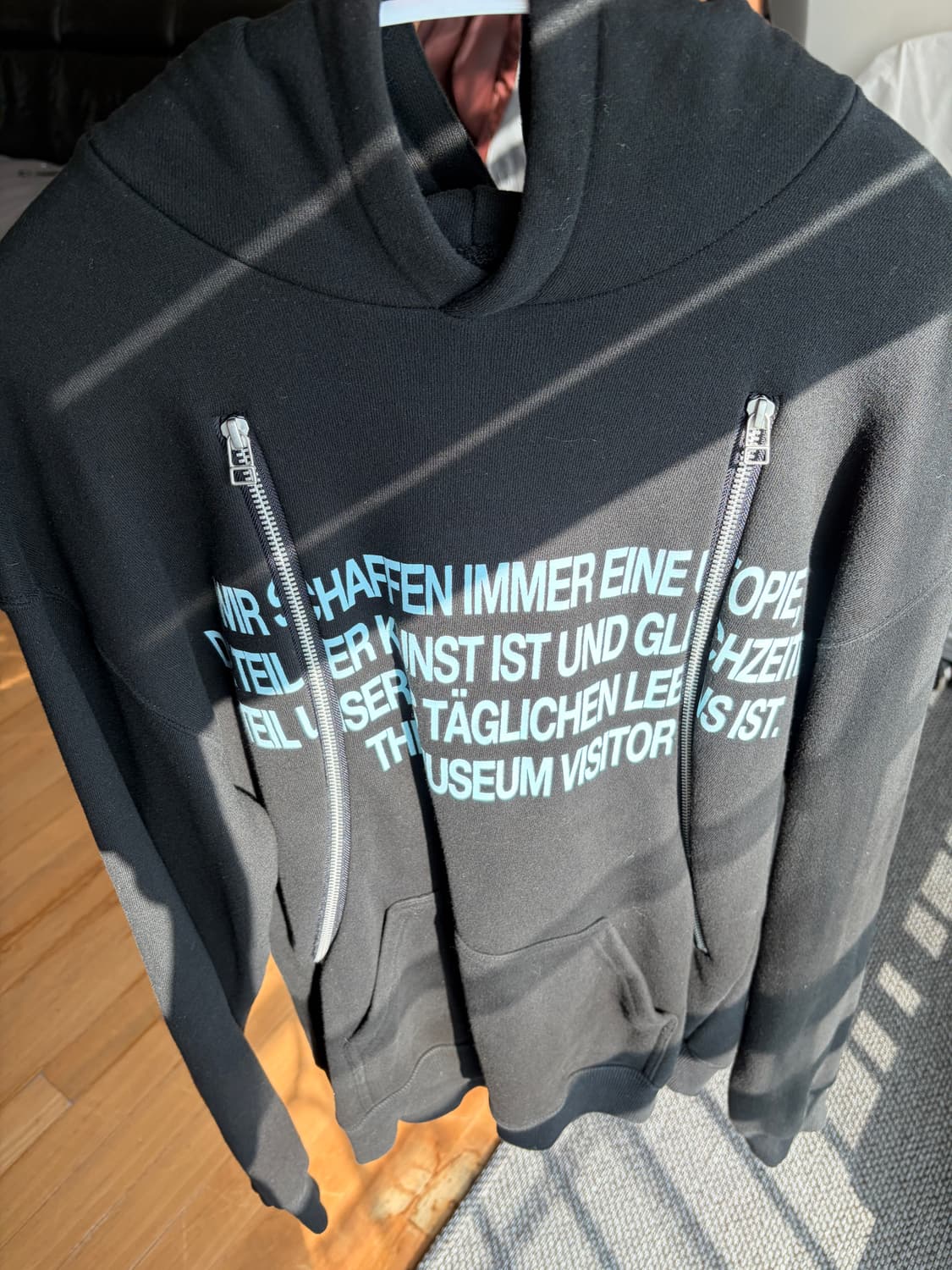 더뮤지엄비지터 후드티(m) 상품이미지1