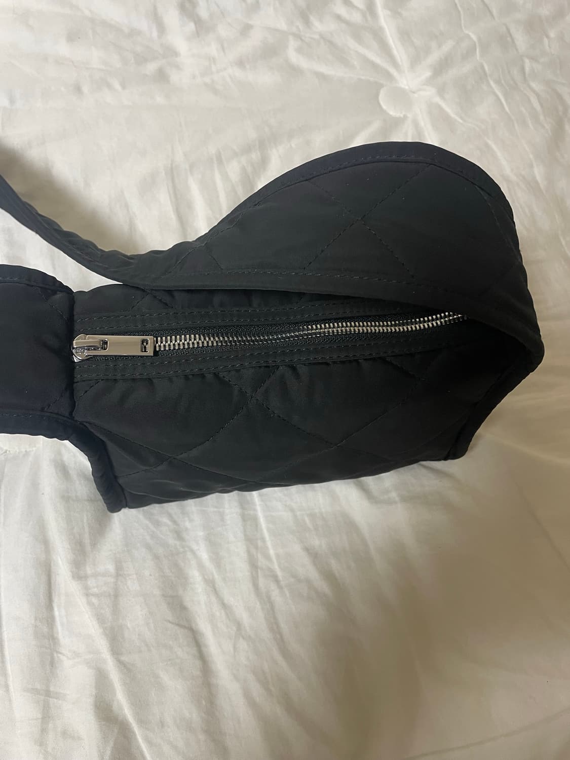 [1회착용] 코스 정품 다이아몬드 퀼티드 미니백 블랙 숄더백 크로스백가방 상품이미지4