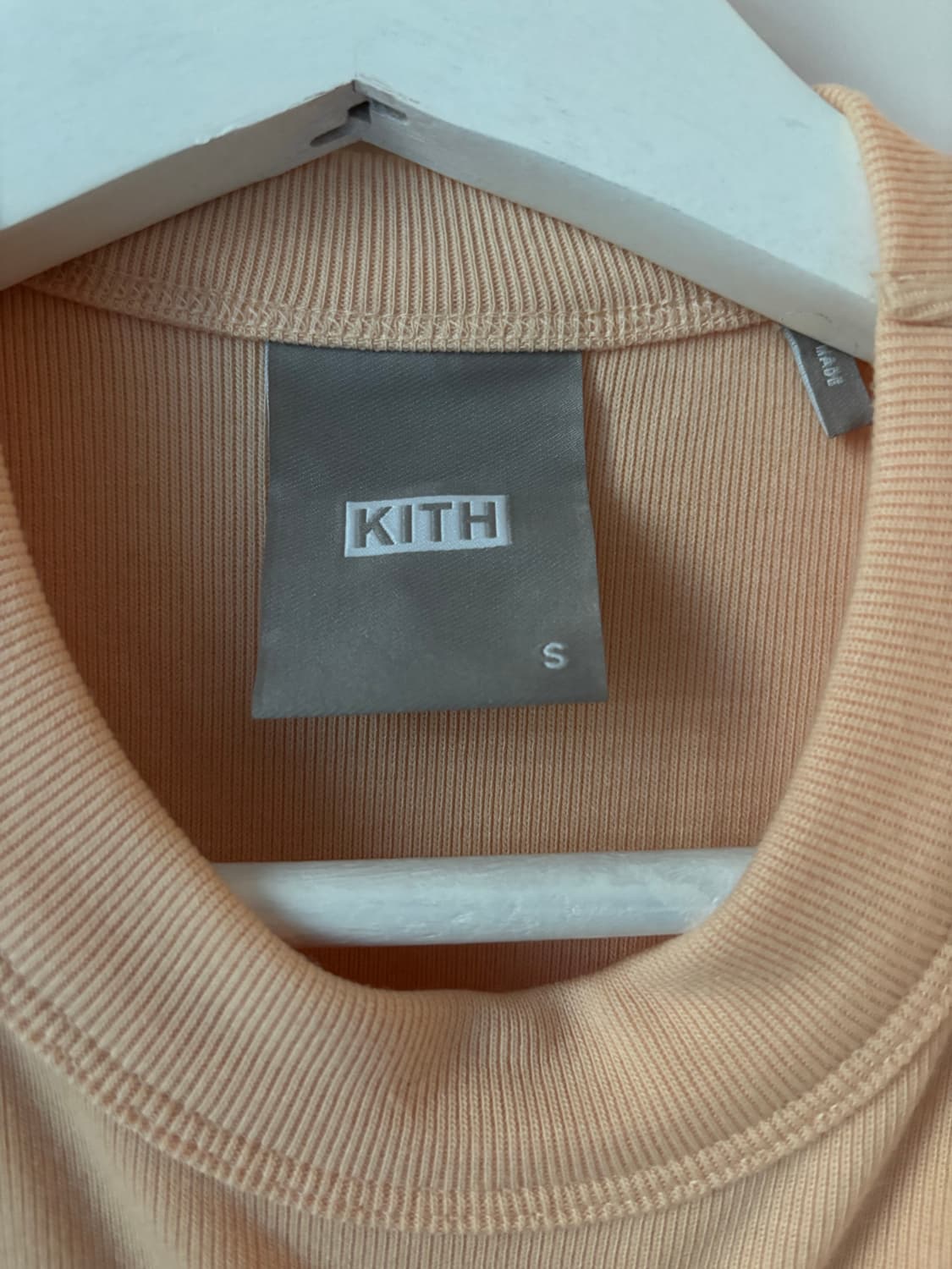 kith 피치색 립 크롭 티  상품이미지2