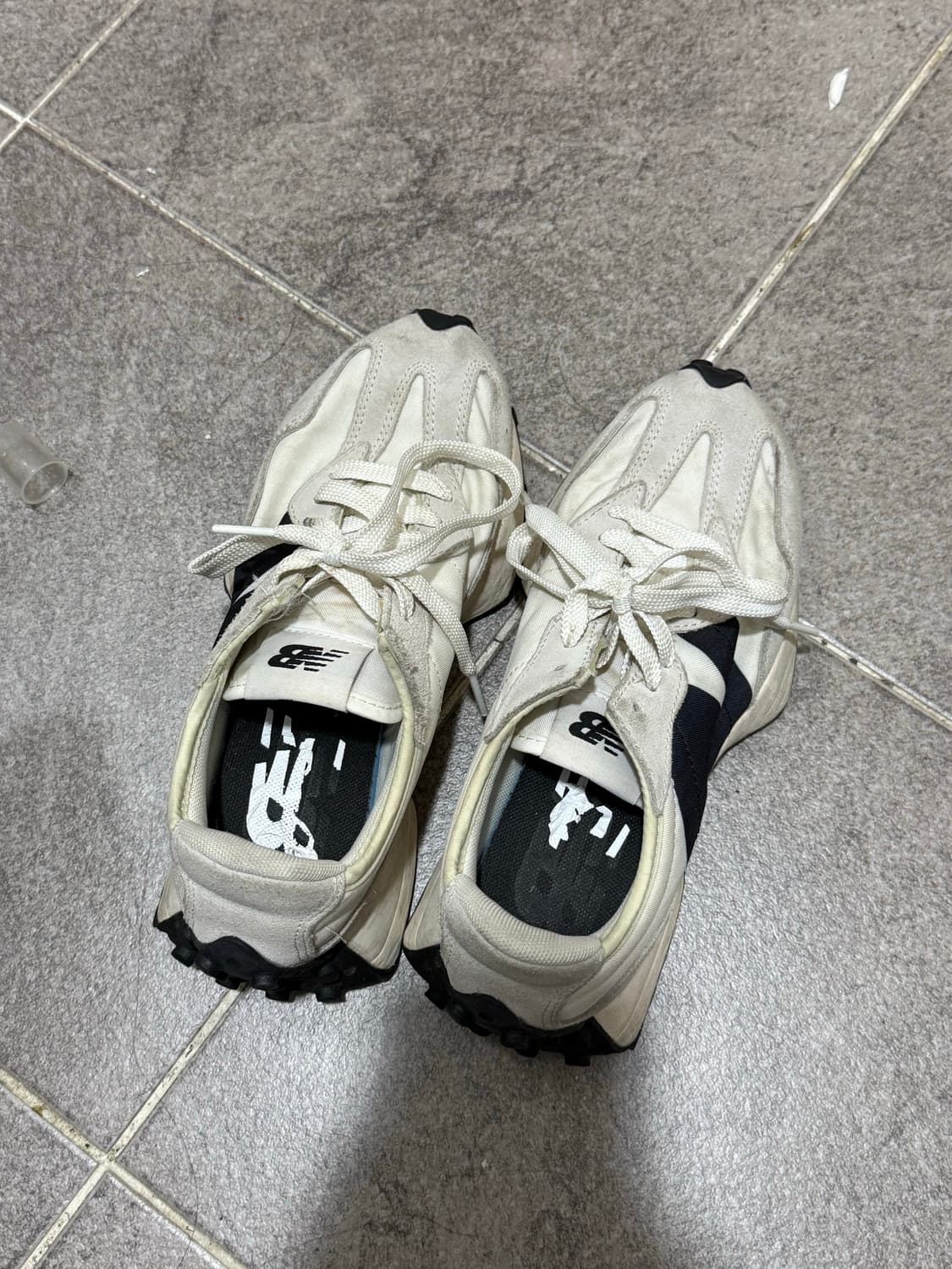 뉴발란스 327 화이트 블랙 225 사이즈 상품이미지2