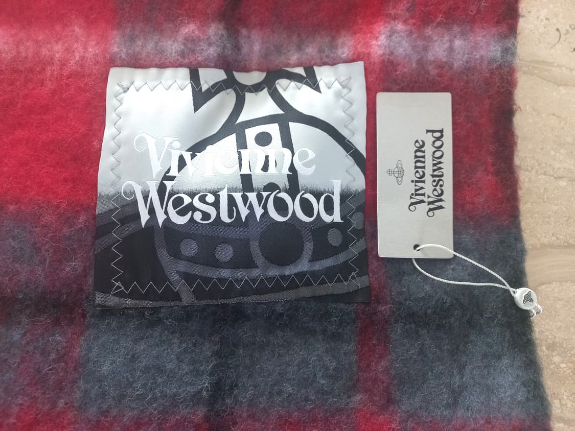 비비안웨스트우드 로고패치 알파카 블렌드 머플러 레드 (새상품)



 상품이미지5