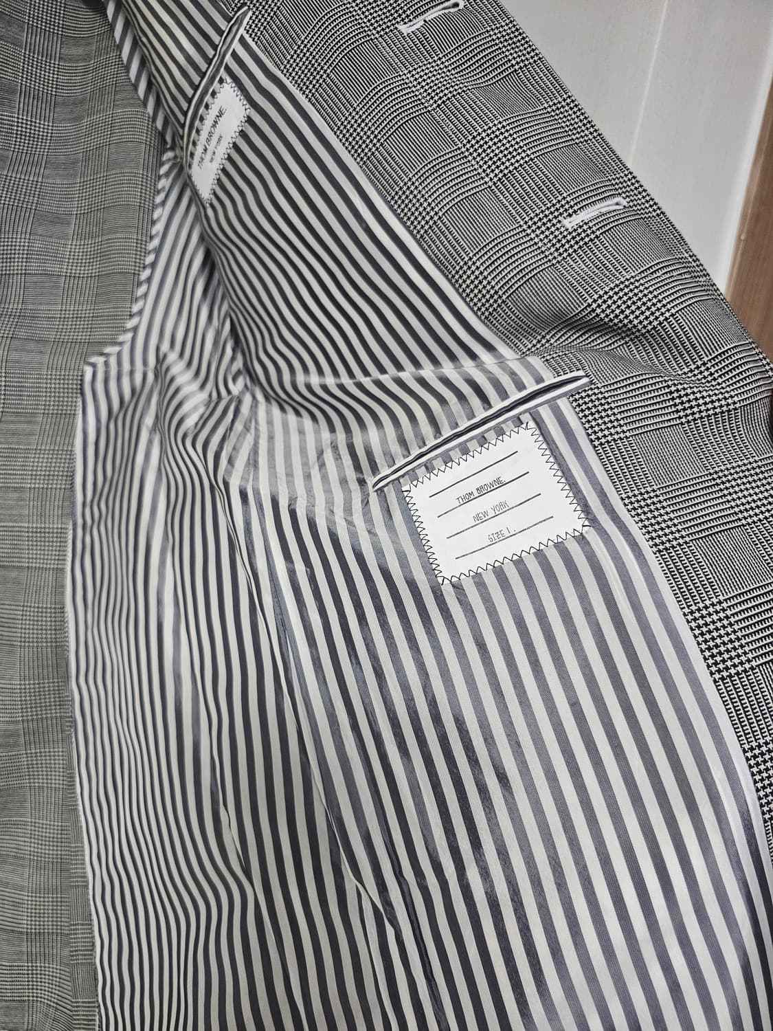 톰 브라운 4바 프린스오브 하이암홀 코트(초저가/백화점정품) 상품이미지5