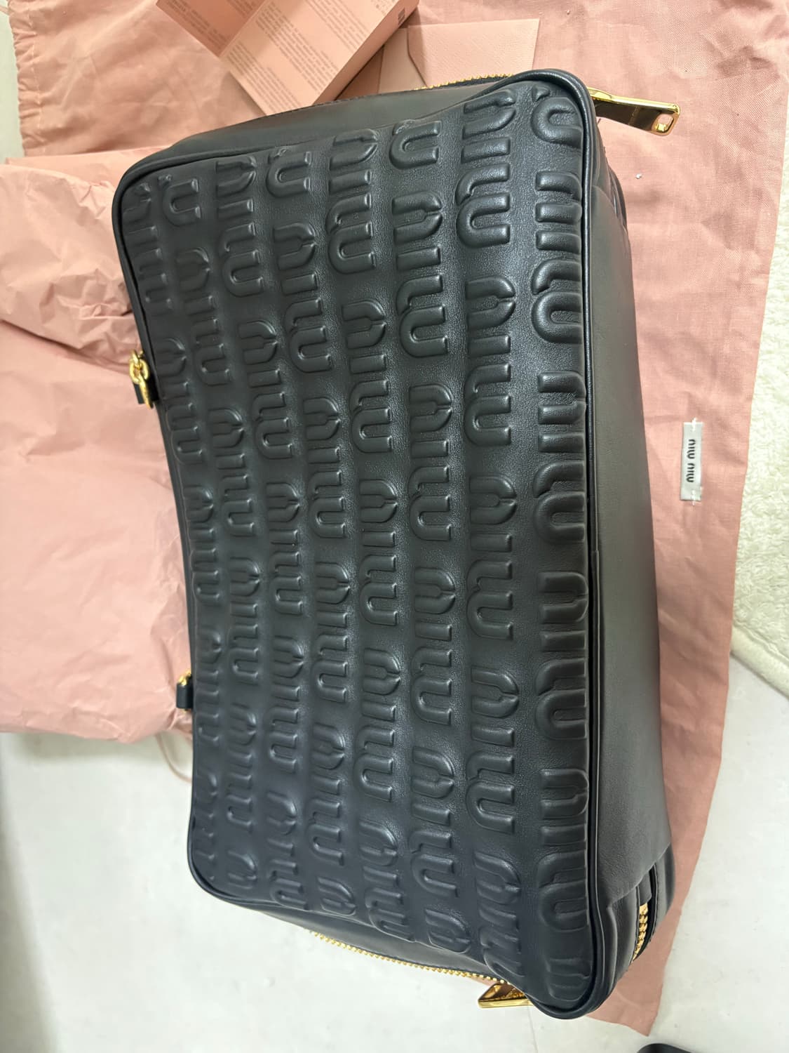 미우미우 miumiu 로고 엠보싱 체인백 라지사이즈 상품이미지2