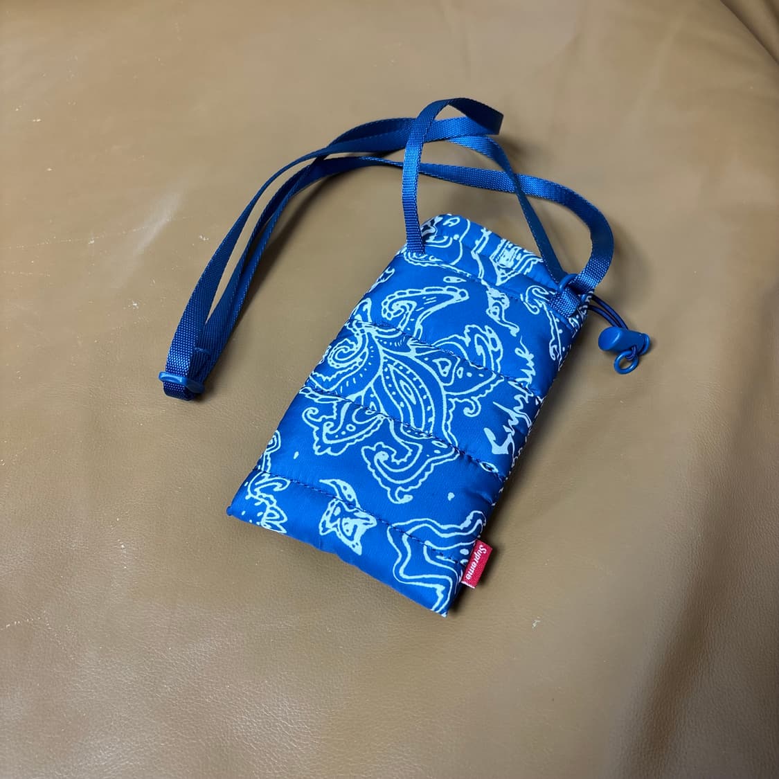 슈프림 퍼퍼 넥 파우치 샤코슈 미니백 가방 22fw 블루 페이즐리 상품이미지2