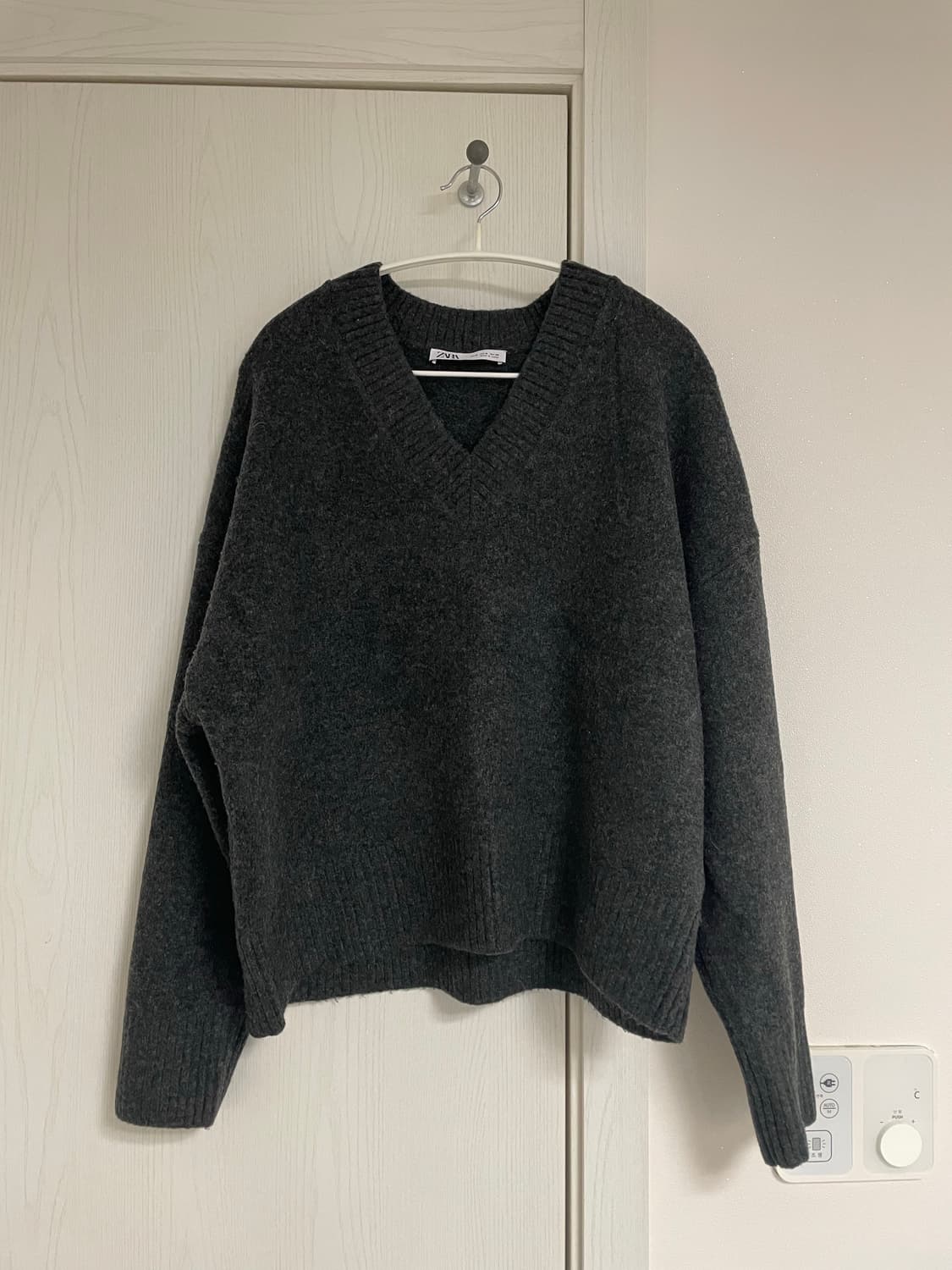 자라 루즈핏 브이넥 니트 상품이미지1