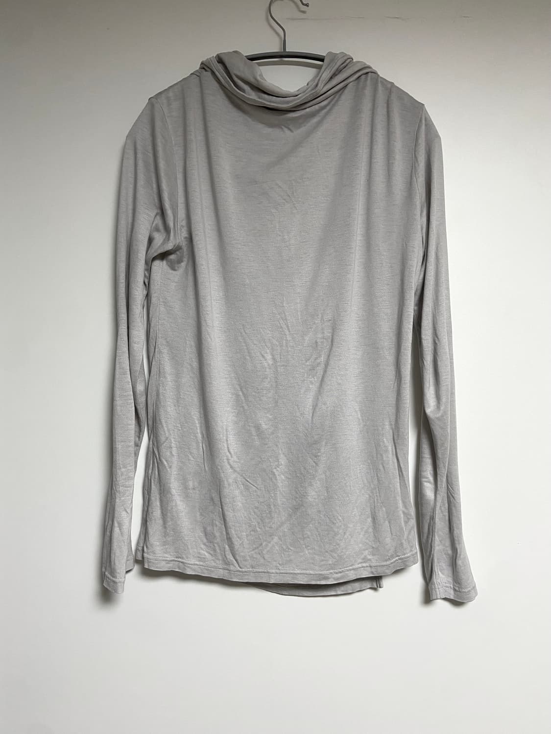 토네이도 마트 드레이프 레이어드 컷아웃 긴팔 티 상품이미지5