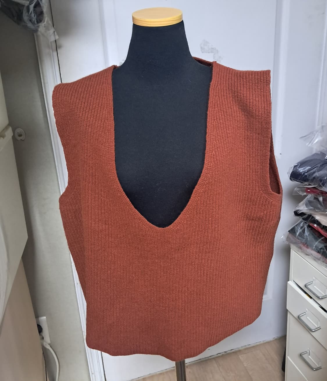 스튜디오 톰보이 니트 조끼 베스트 브라운- 프리사이즈 상품이미지1