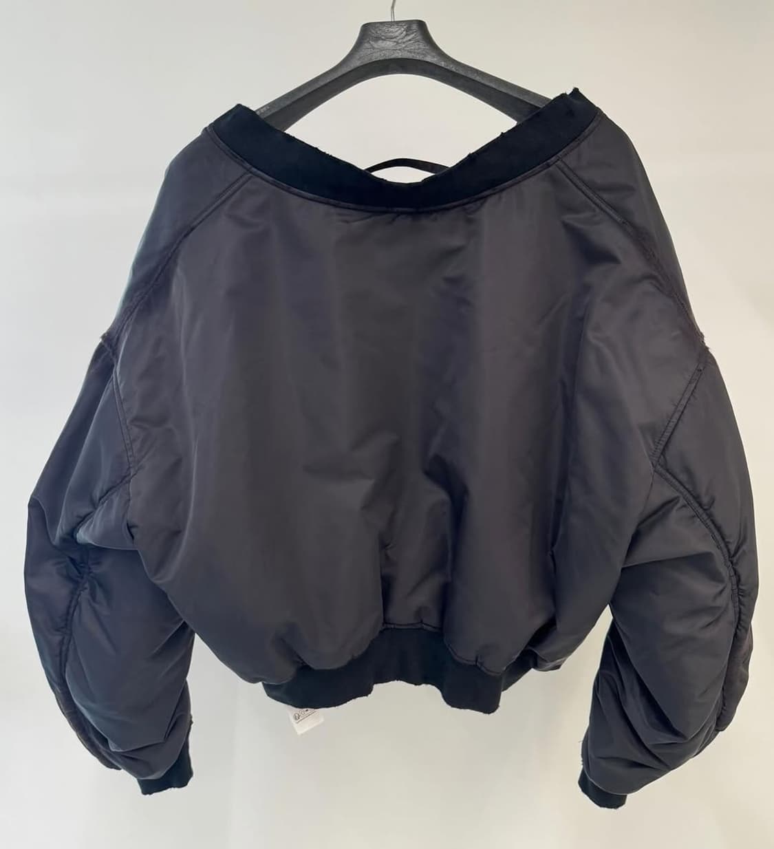 [S] 발렌시아가 오프숄더 봄버 블랙 상품이미지3