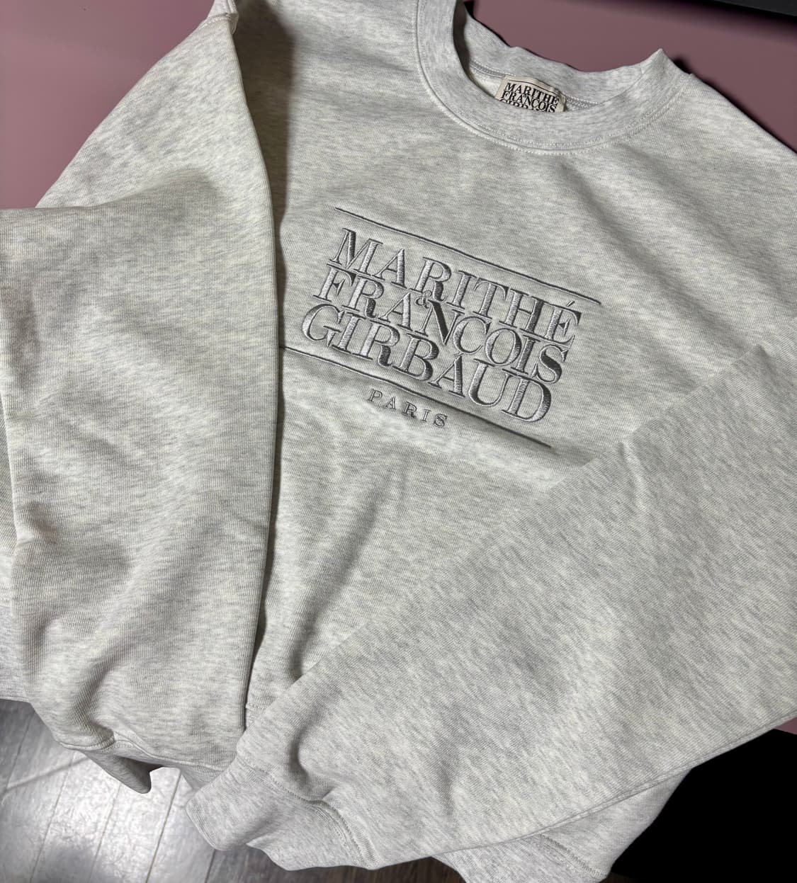 마리떼 W 클래식 로고 크롭 맨투맨 팝니다 상품이미지3