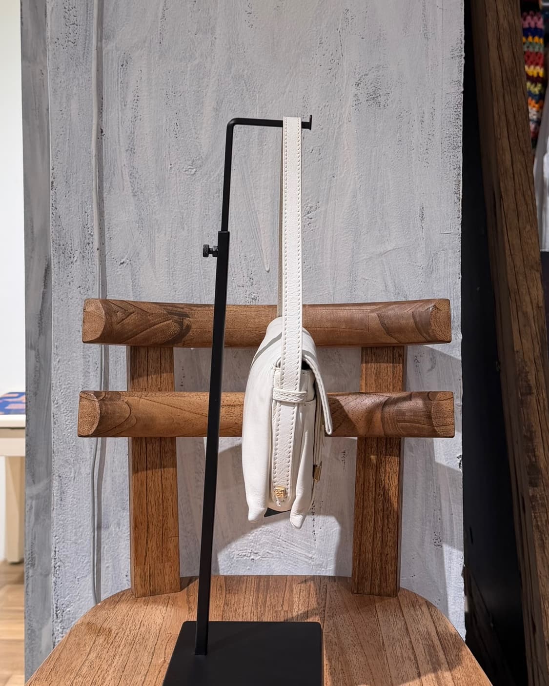 펜디 화이트 레더 바게트 숄더백 상품이미지3