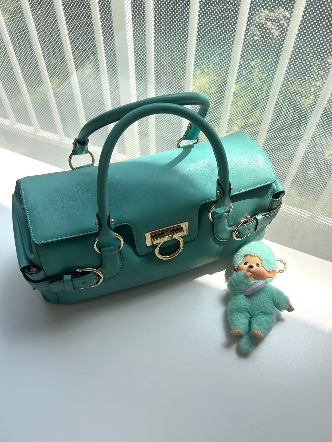 몬치치포함🍀)) 페라가모 간치니 민트 레더 토트백 상품이미지1