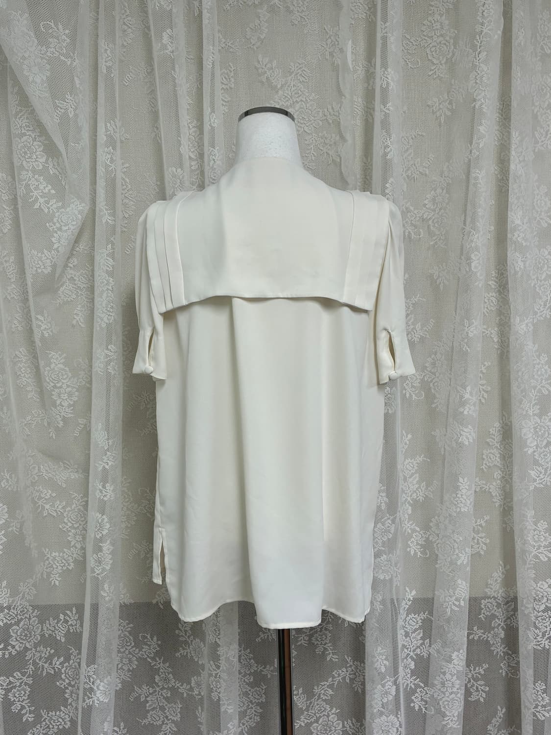 38) 럭키슈에뜨 세일러 카라 핀턱 블라우스 아이보리 상품이미지4