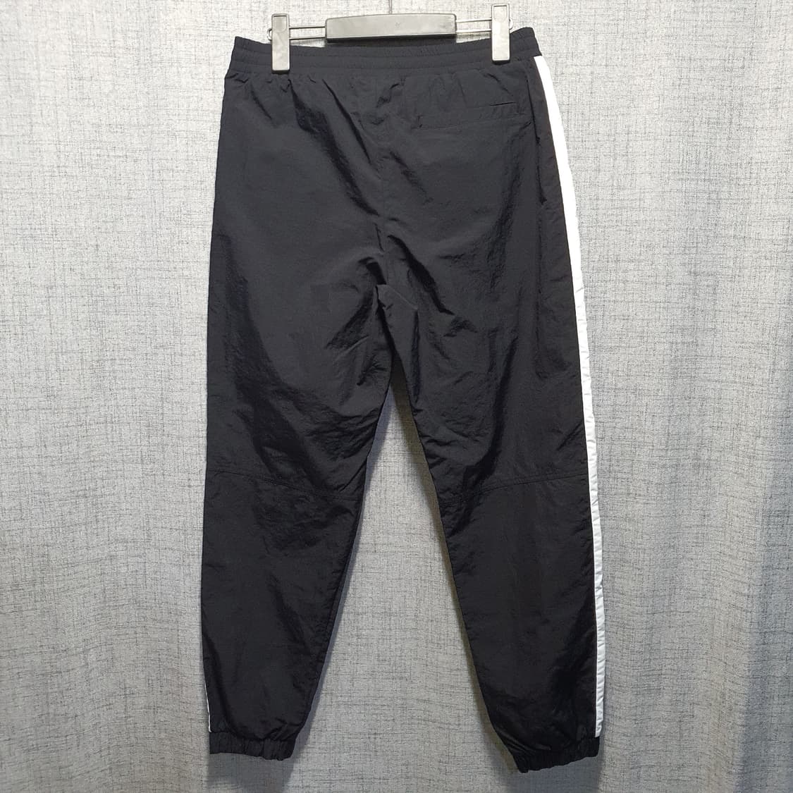 엄브로 블랙 사이드라인 우븐 조거 트레이닝 팬츠  상품이미지2