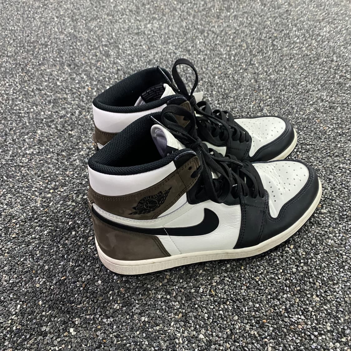 나이키 에어 조던 1 레트로 하이 모카 블랙 B4053 상품이미지2