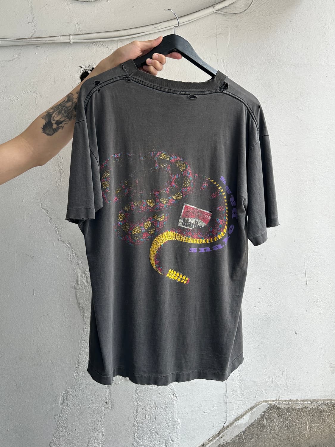 90's OG 빈티지 말보로 스네이크 티셔츠 시가렛 티 하드페이딩 상품이미지1