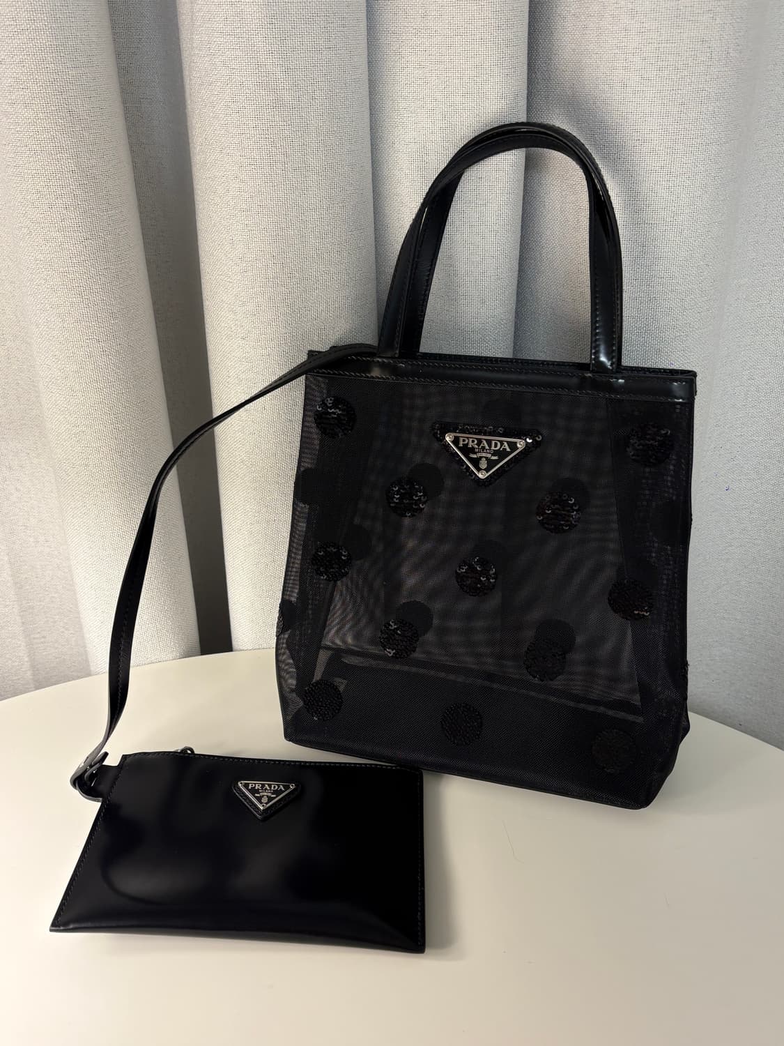 프라다 스몰 폴카 닷 메쉬 토트백 블랙 상품이미지2