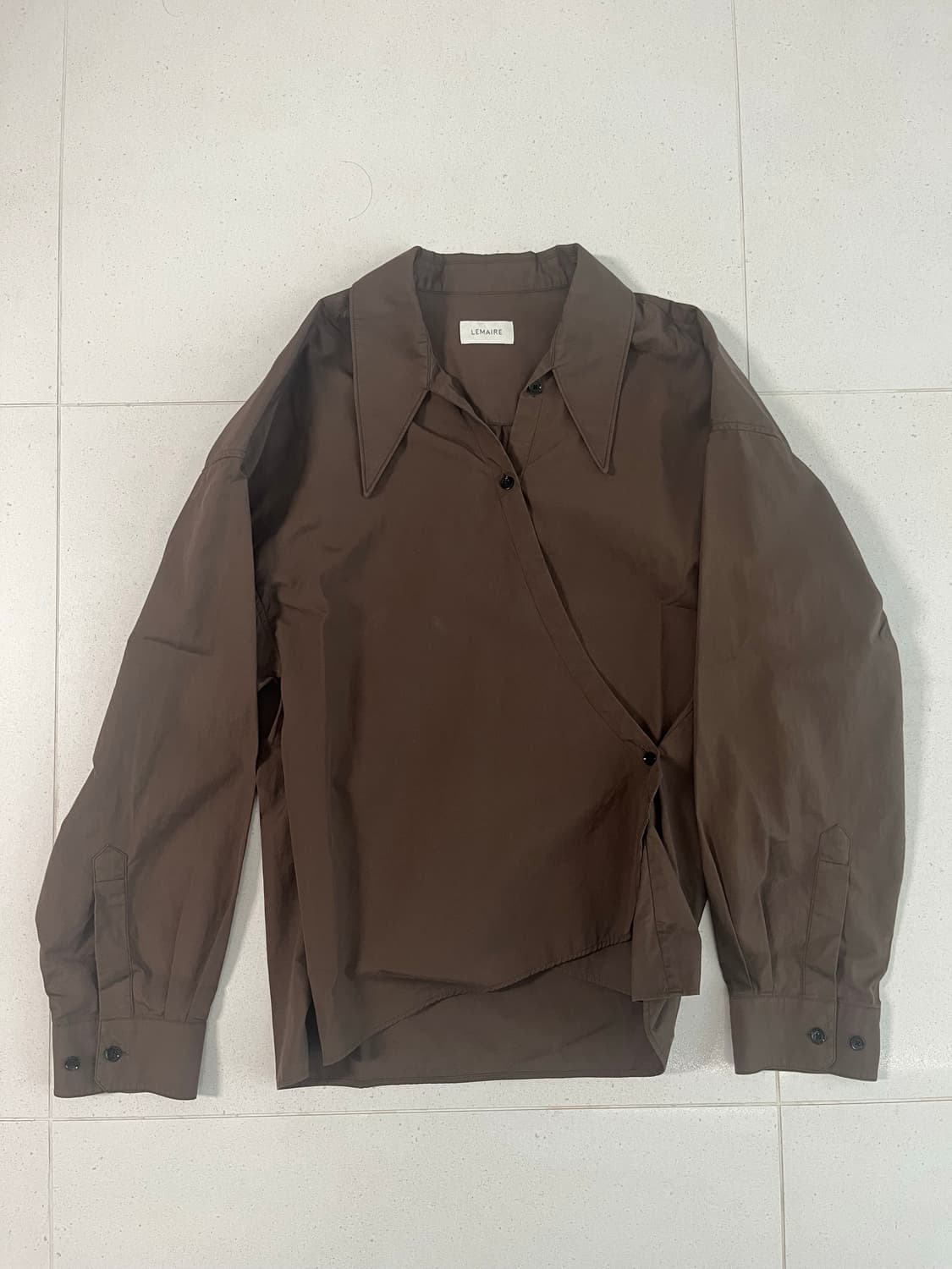 LEMAIRE 르메르 브라운 트위스트셔츠 상품이미지1