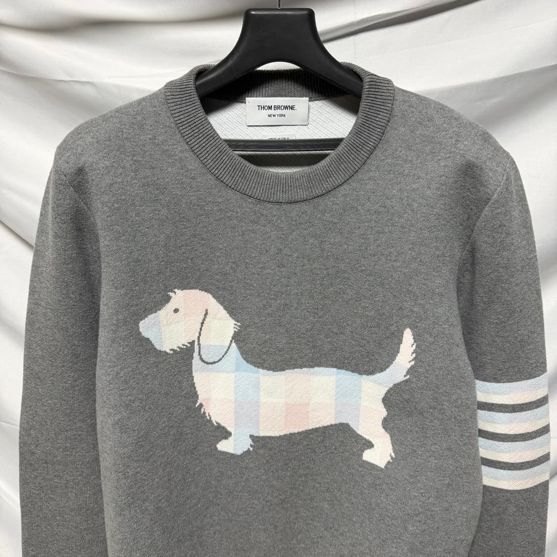 [S+급/4] 톰브라운 사선완장 헥터 니트 그레이 백화점판 상품이미지2