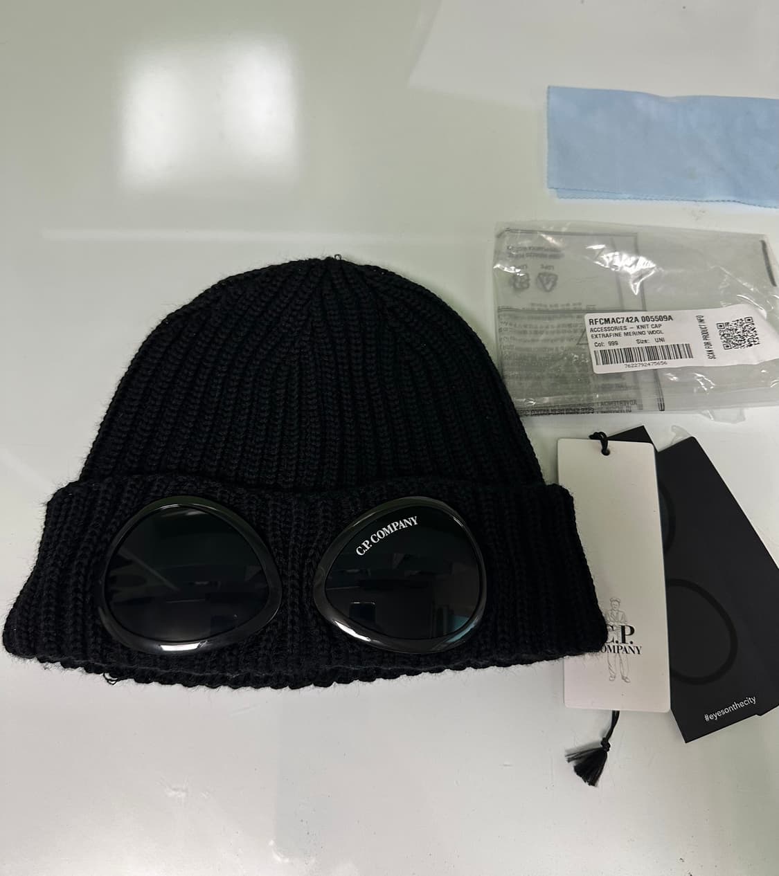 CP컴퍼니 비니 25fw 블랙 상품이미지1