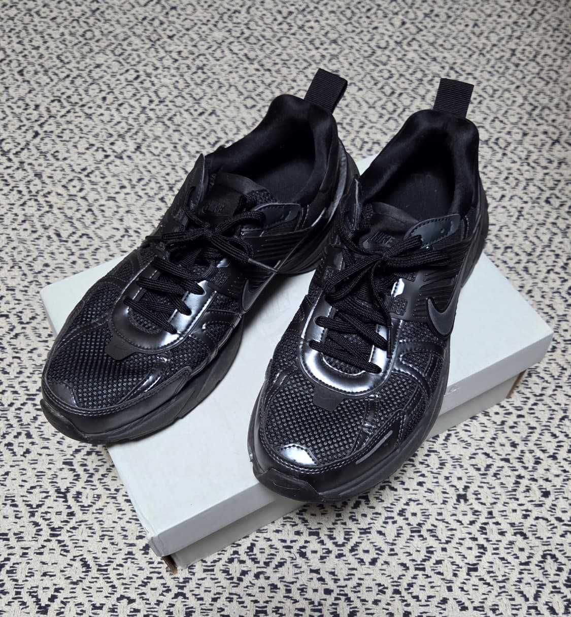 나이키 V2K 런 블랙 앤트러사이트 285 상품이미지1