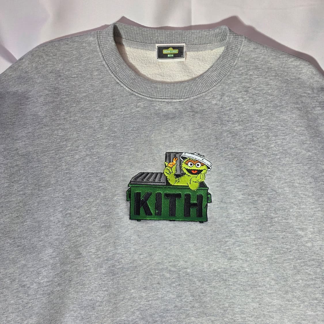 [M]KITHx세서미 스트리트 오스카 더 그라우치 넬슨 크루넥 스웻셔츠 상품이미지3