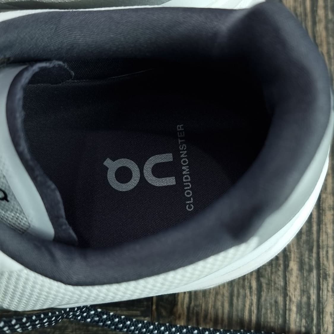 [온러닝] 클라우드몬스터 올 화이트 런닝화 M19030 상품이미지8