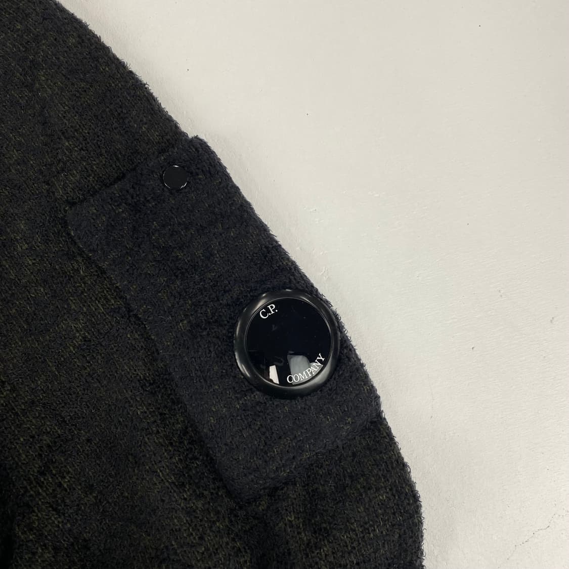 C.P 컴퍼니 렌즈 딥 차콜 모 터틀넥 니트 (100) 상품이미지3