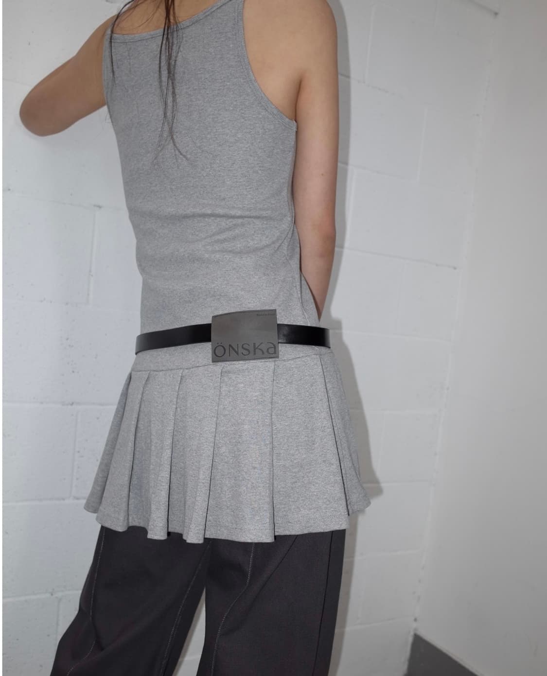 온스카 플리츠 미니 원피스 그레이 상품이미지2