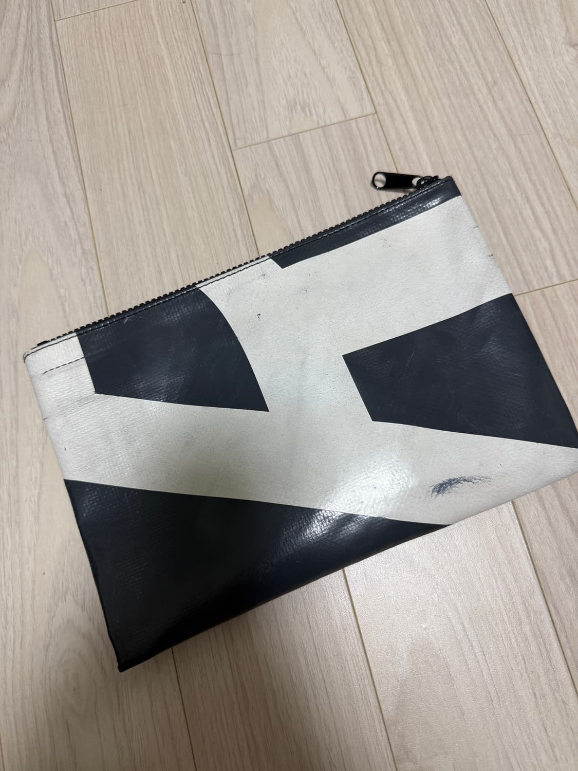프라이탁 척 흰검 상품이미지2