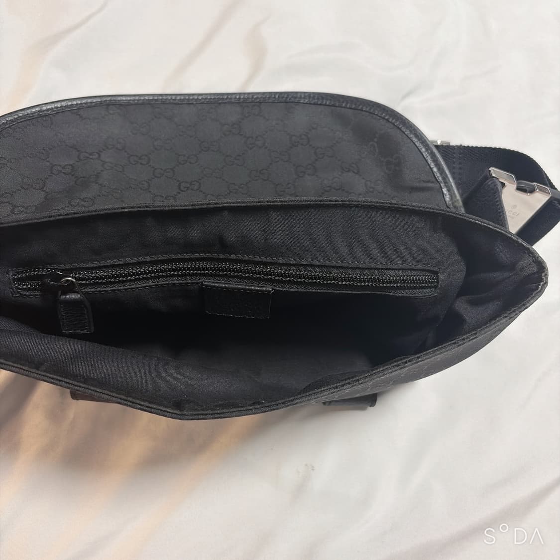 구찌 GG 로고 블랙 힙색 상품이미지5