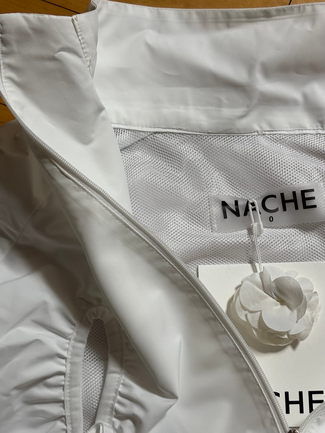 나체 CUT-OUT WIND BREAKER (UNISEX) WHITE 상품이미지4