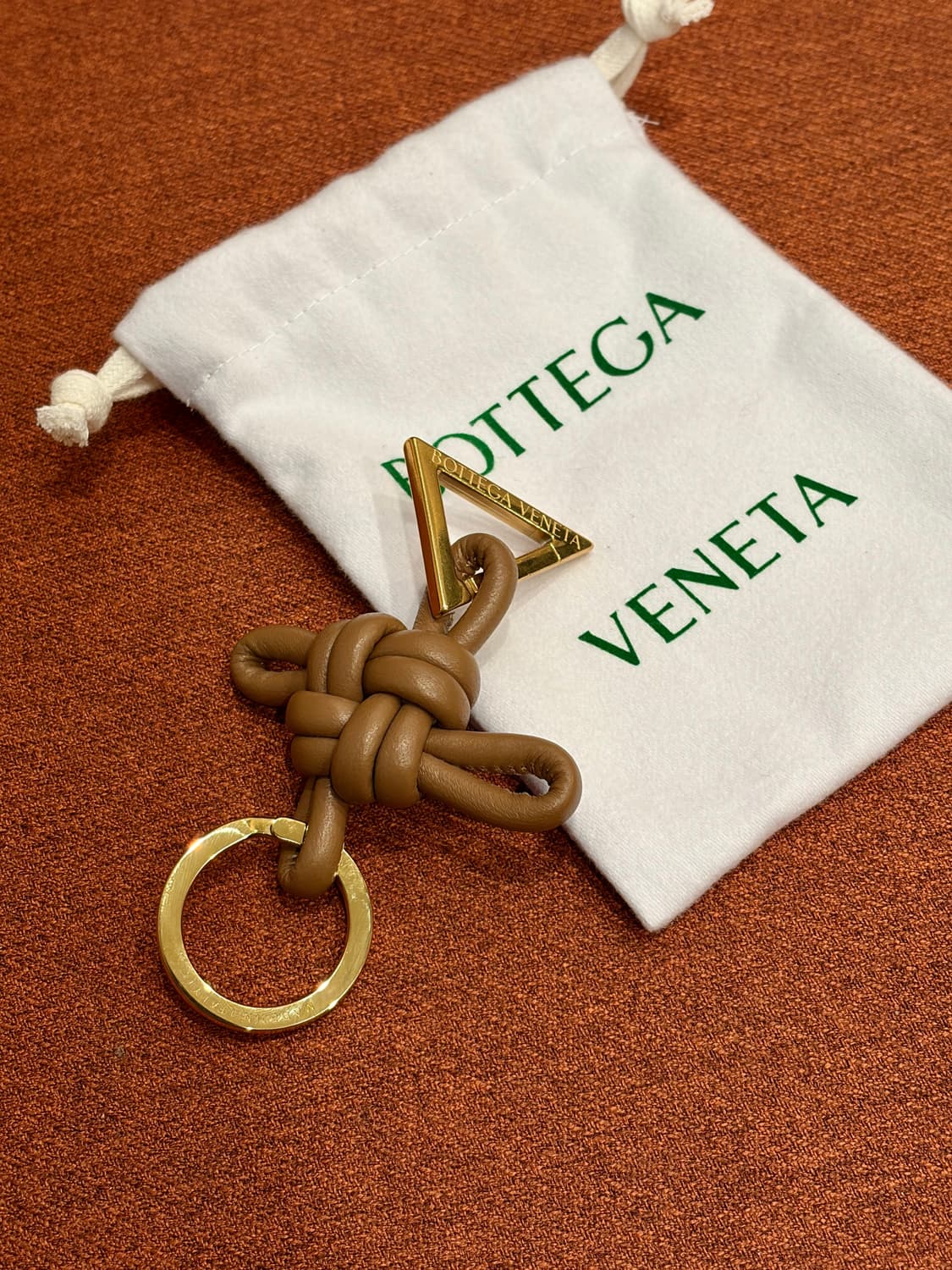 보테가베네타 / 트라이앵글 램스킨 레더 키체인 키링 상품이미지1