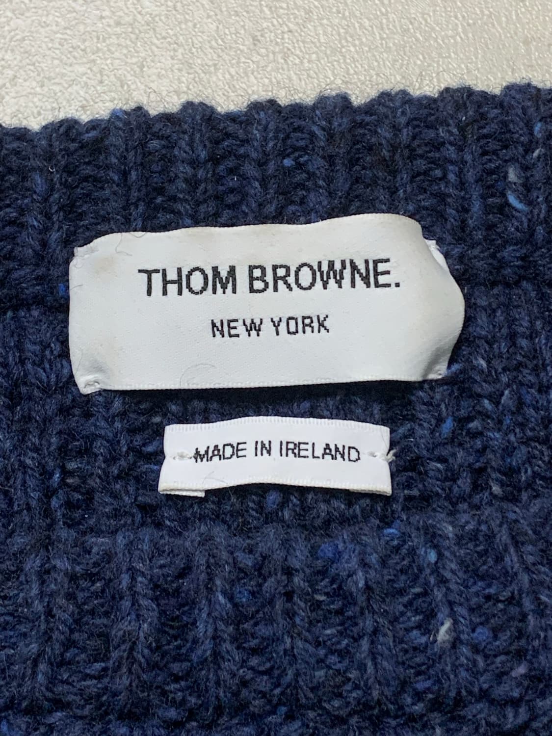 [4] 톰브라운 도네갈 트위스트 케이블 사선 클래식 크루넥 풀오버 블루 상품이미지4