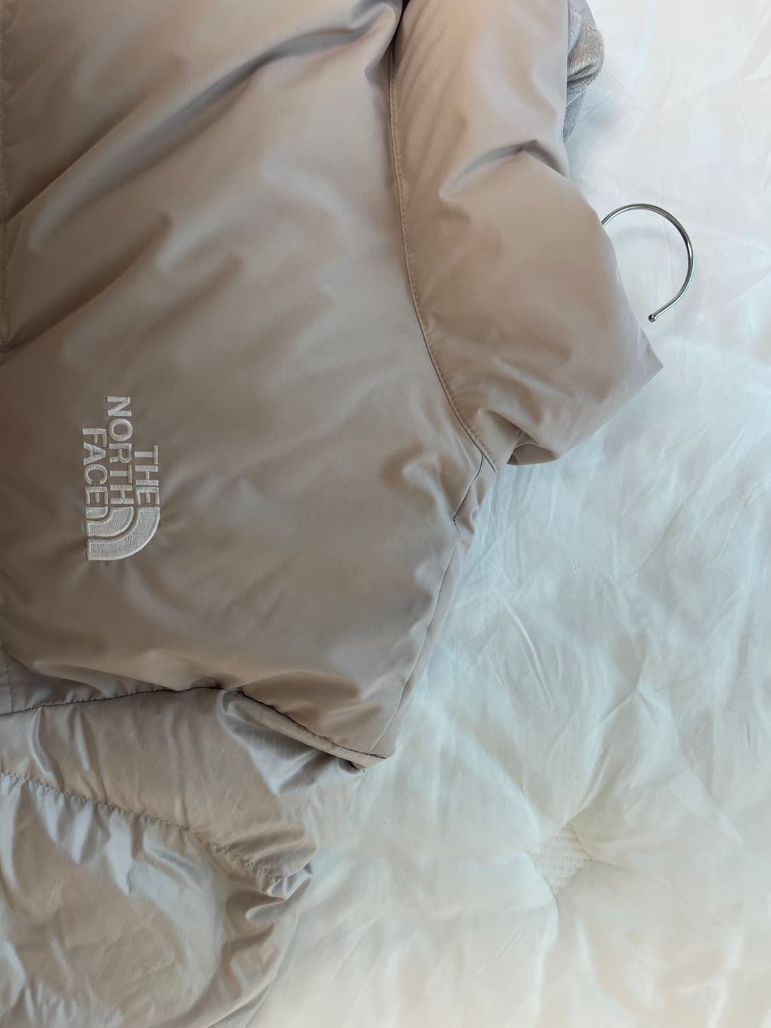 노스페이스 눕시 패딩 크림 베이지 상품이미지7