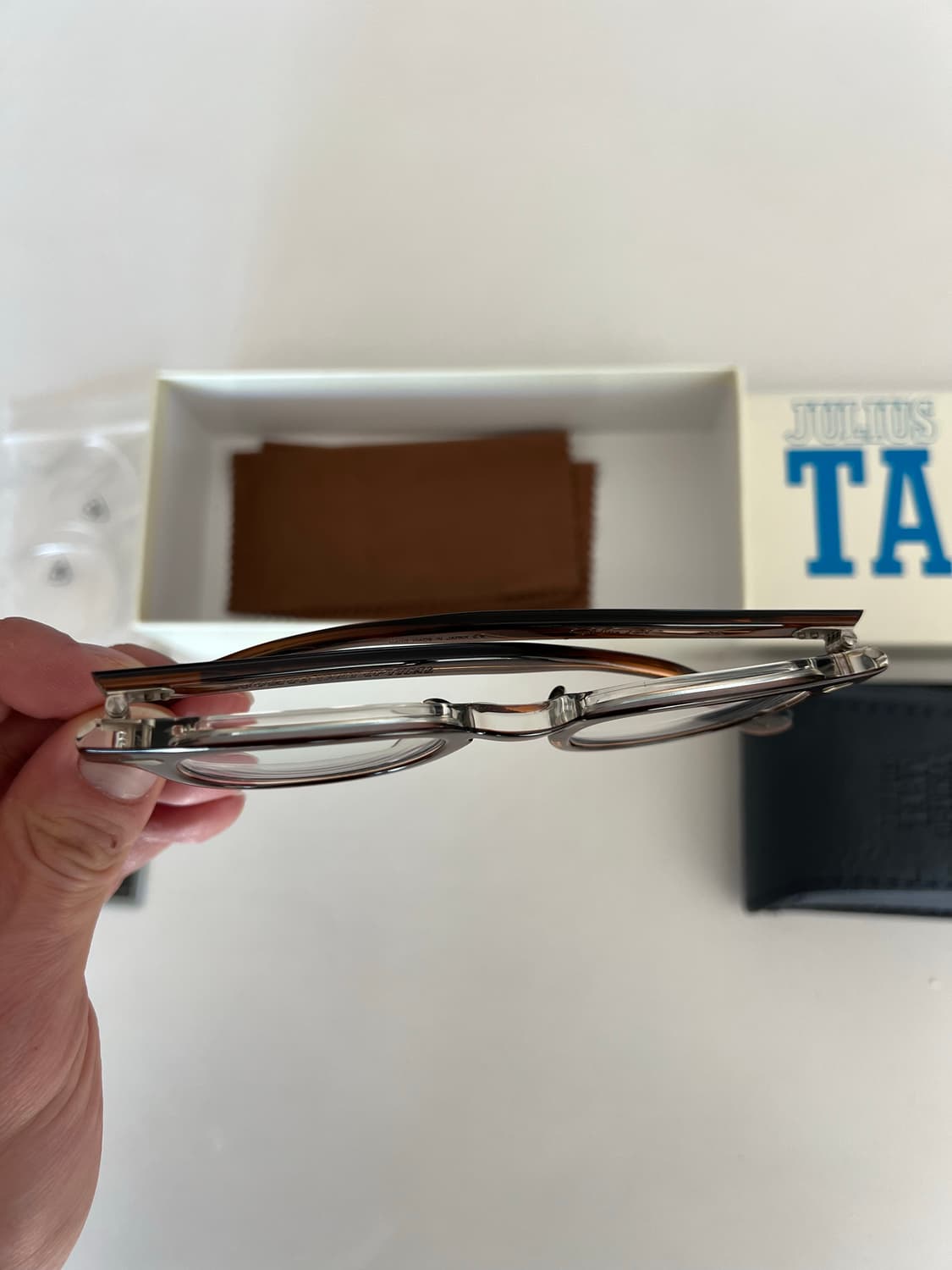 줄리어스 타르트 옵티컬 아넬 크리스탈브라운 44-24 상품이미지3
