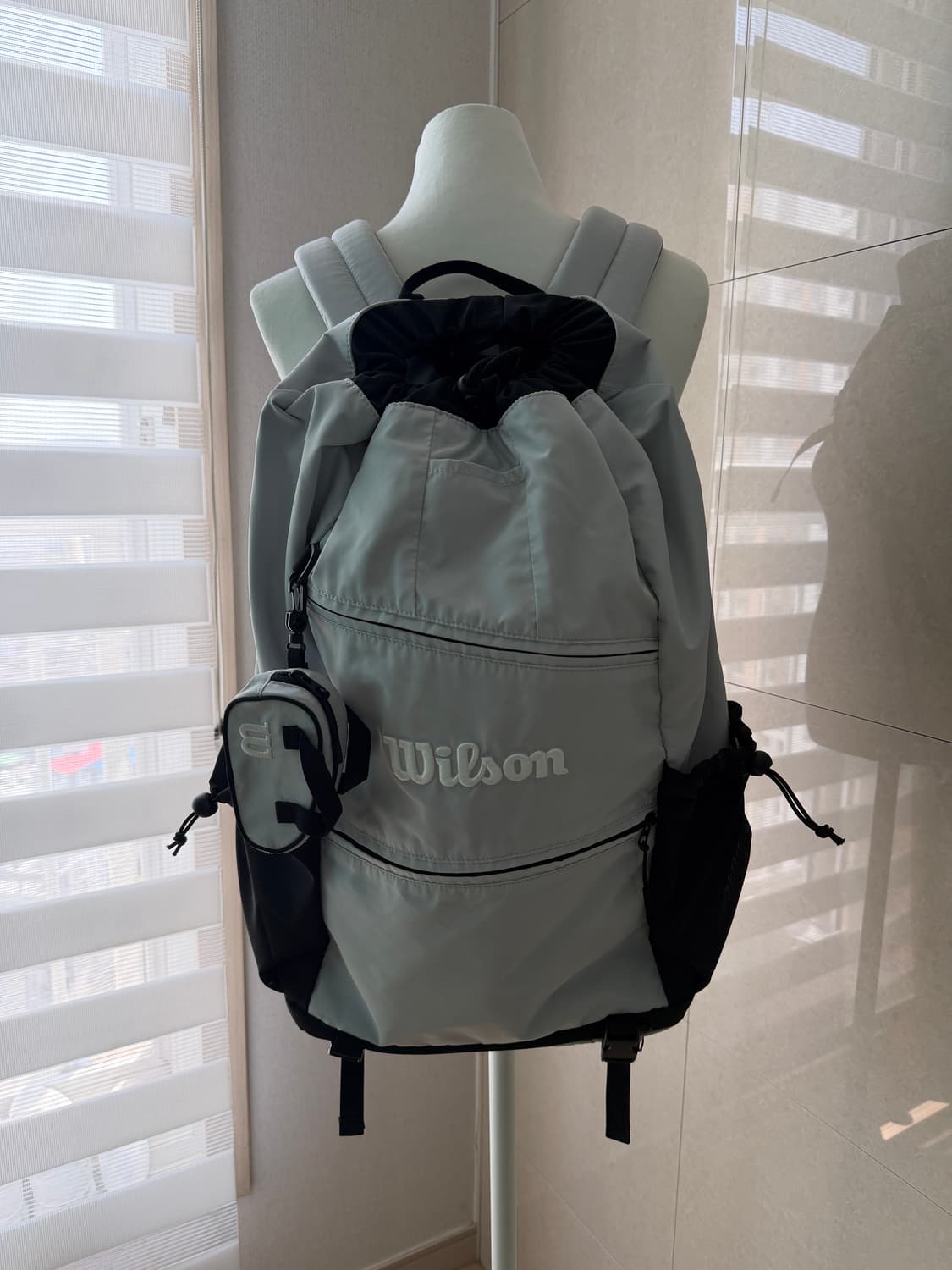 윌슨 테니스 드로우 스트링 백팩 가방 라이트 그레이 상품이미지1