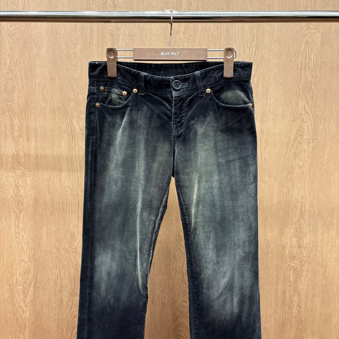 폴스미스 부츠컷 팬츠 코듀로이 벨벳 그라데이션 워싱 버튼 디테일 흑청 상품이미지4