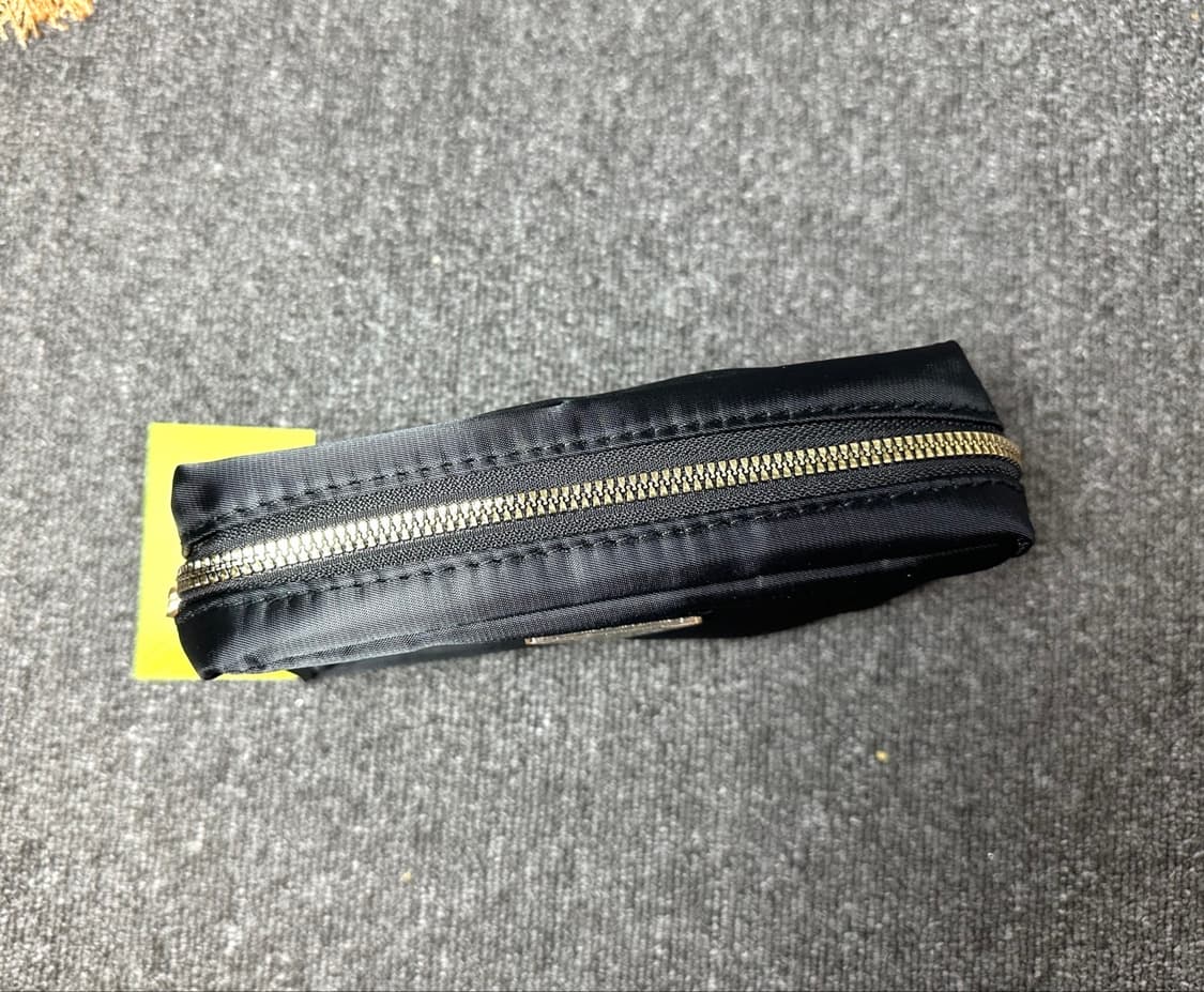 프라다뷰티 심플 사각 파우치 블랙  상품이미지7