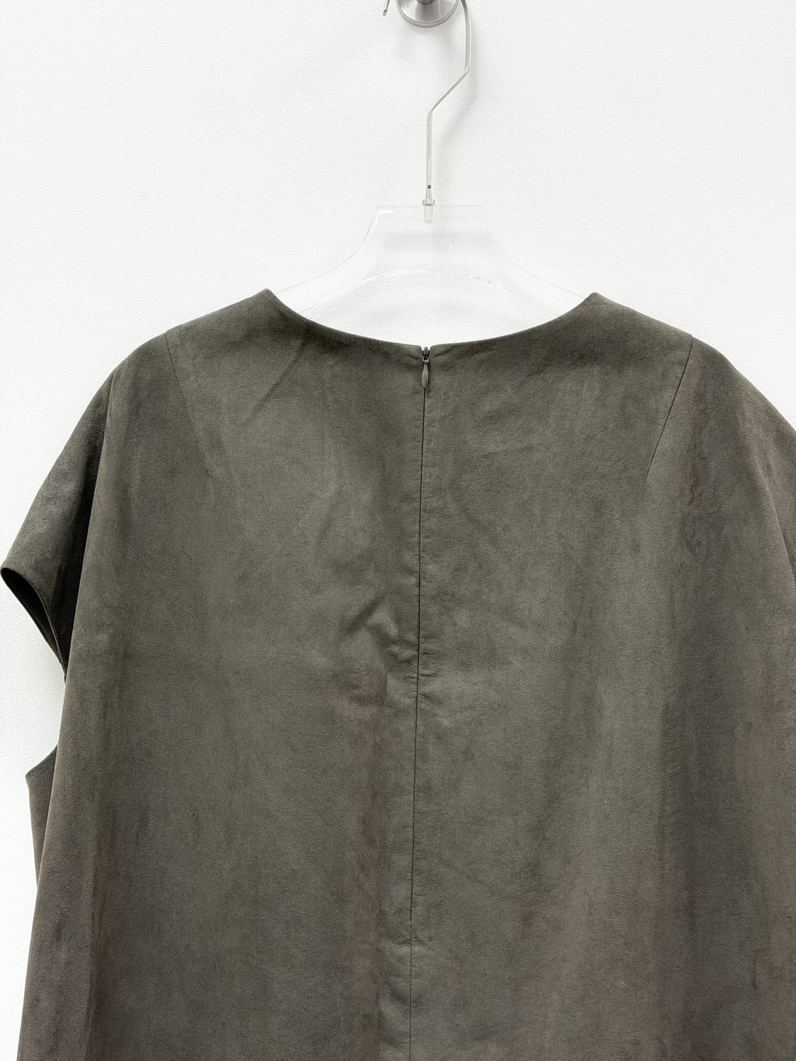 르베이지 스웨이드 텍스처 캡 슬리브 탑 상품이미지3