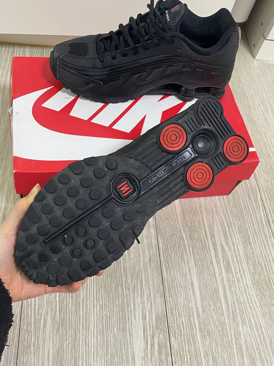 나이키 샥스R4 블랙 250 상품이미지4