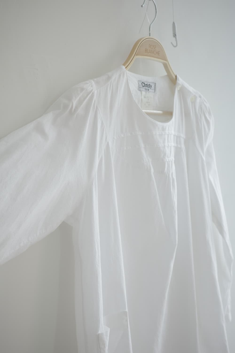 Christy제품
• 화이트 포켓 코튼 블라우스 상품이미지7