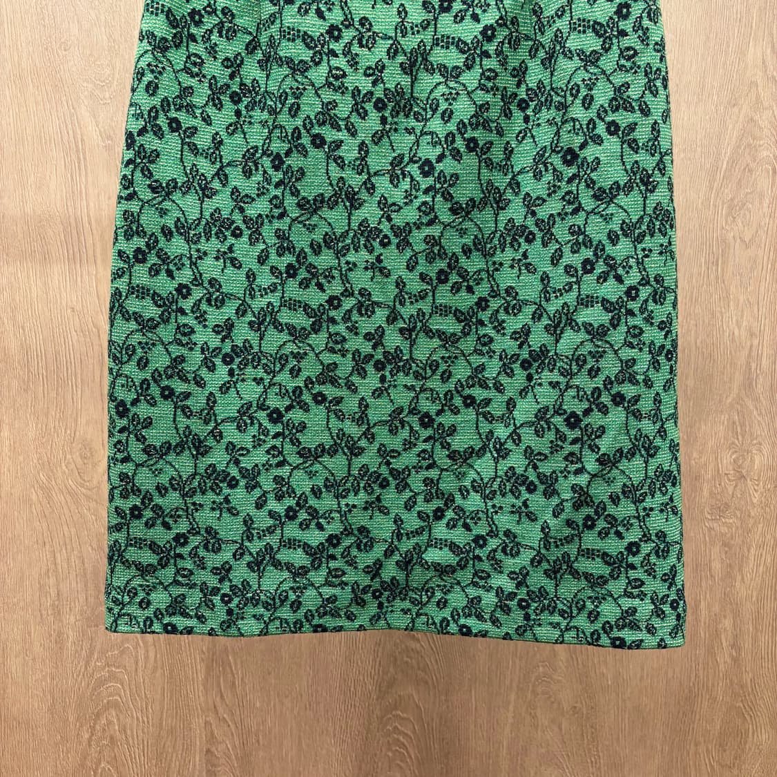 입생로랑 울 니트 스커트 블랙 플로럴 자카드 패턴 허리 밴딩 디테일 그린 상품이미지5