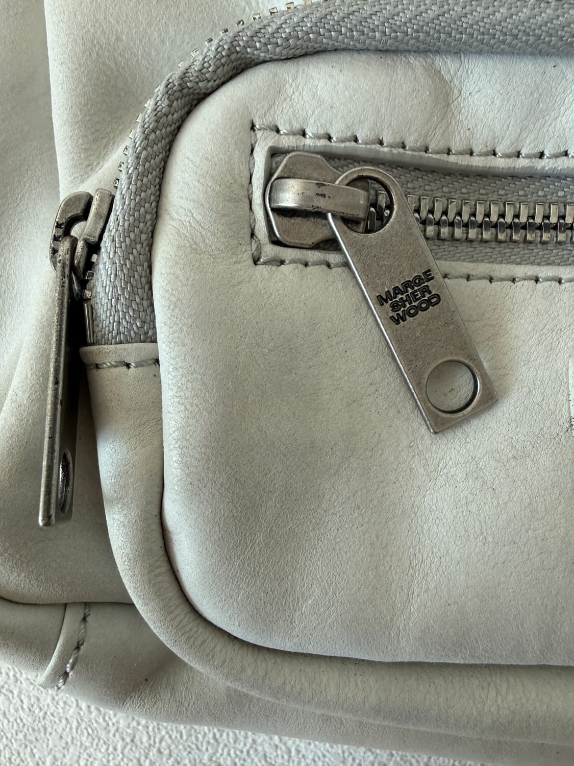 마지셔우드(MARGESHERWOOD) 레더 숄더백 상품이미지4