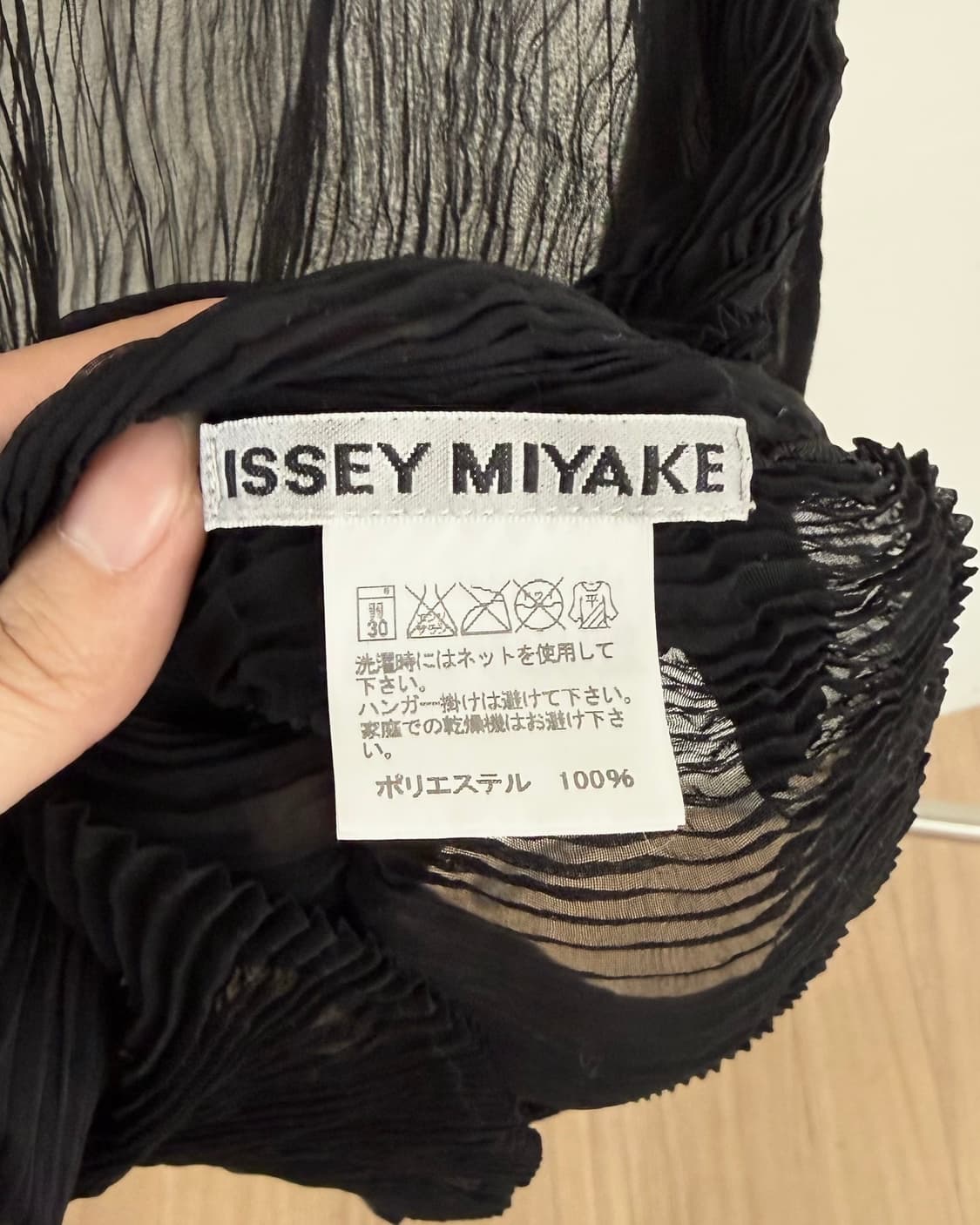 이세이 미야케 블랙 시스루 플리츠 가디건 상품이미지7