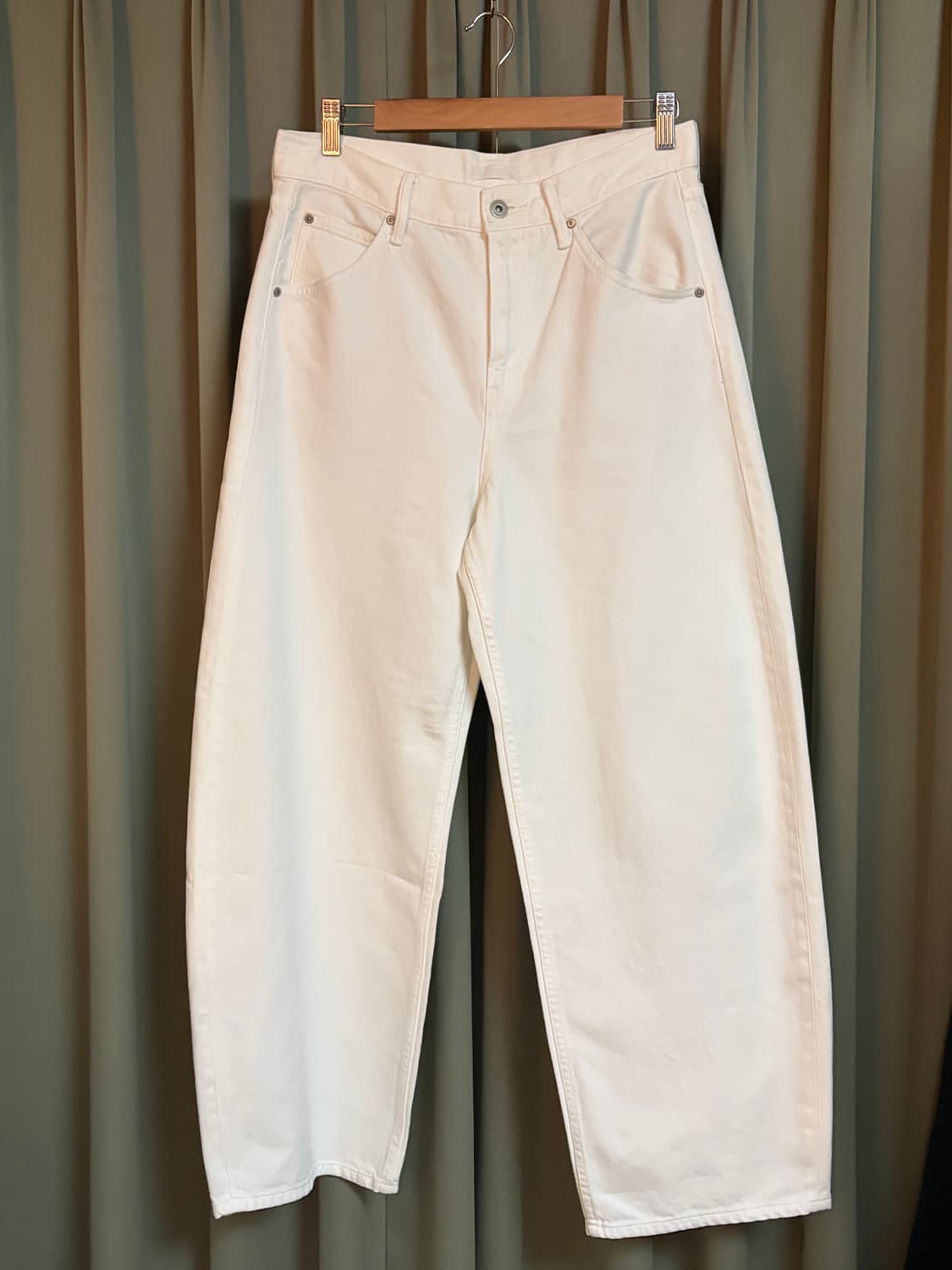 유니클로 배기 커브진 28 화이트 상품이미지2