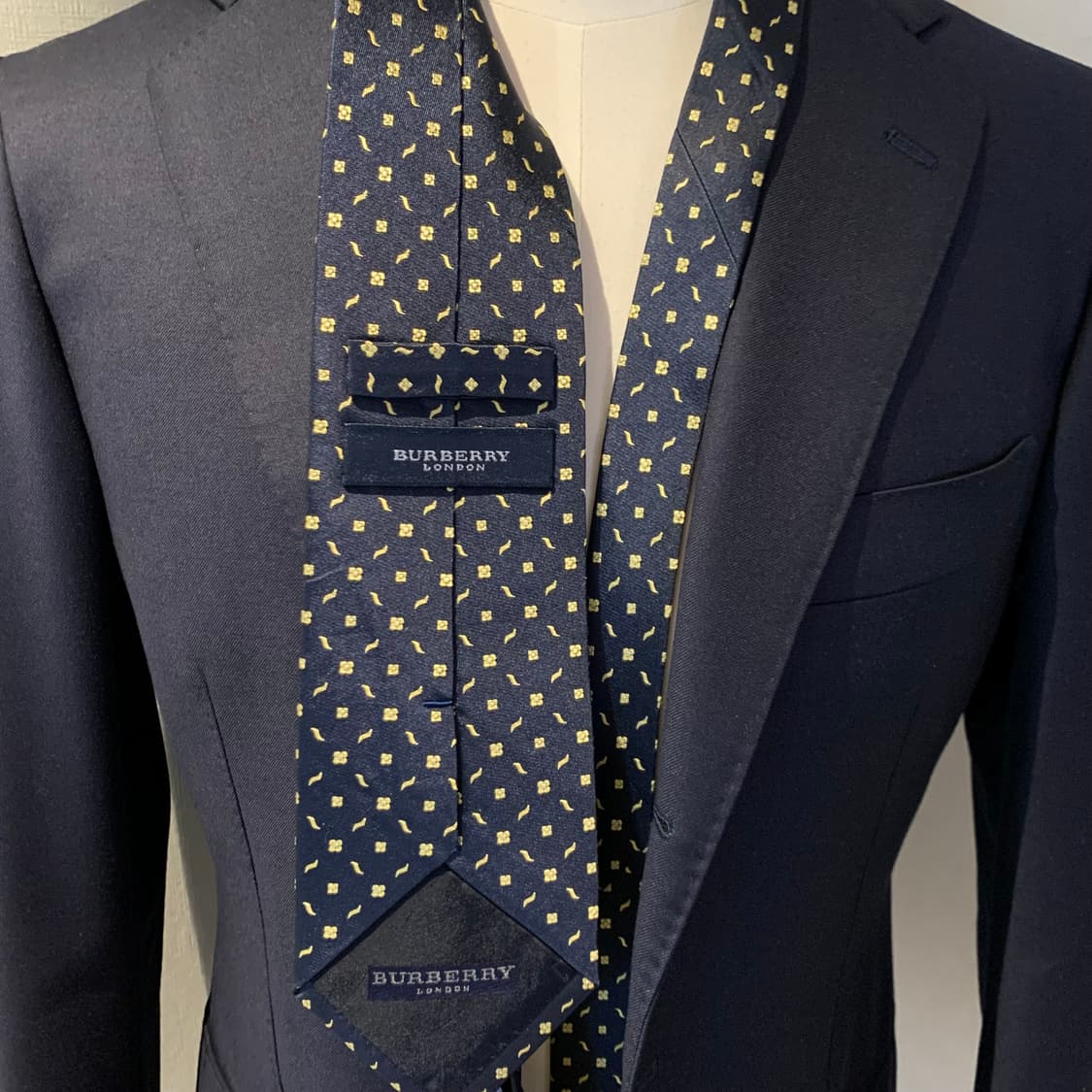 버버리(BURBERRY) 명품넥타이 네이비컬러 최상급 A+정장코디 상품이미지2