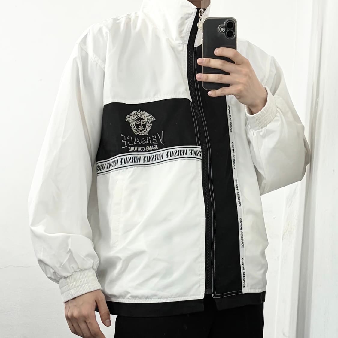 베르사체 메두사 로고 자수 바람막이 자켓 상품이미지5