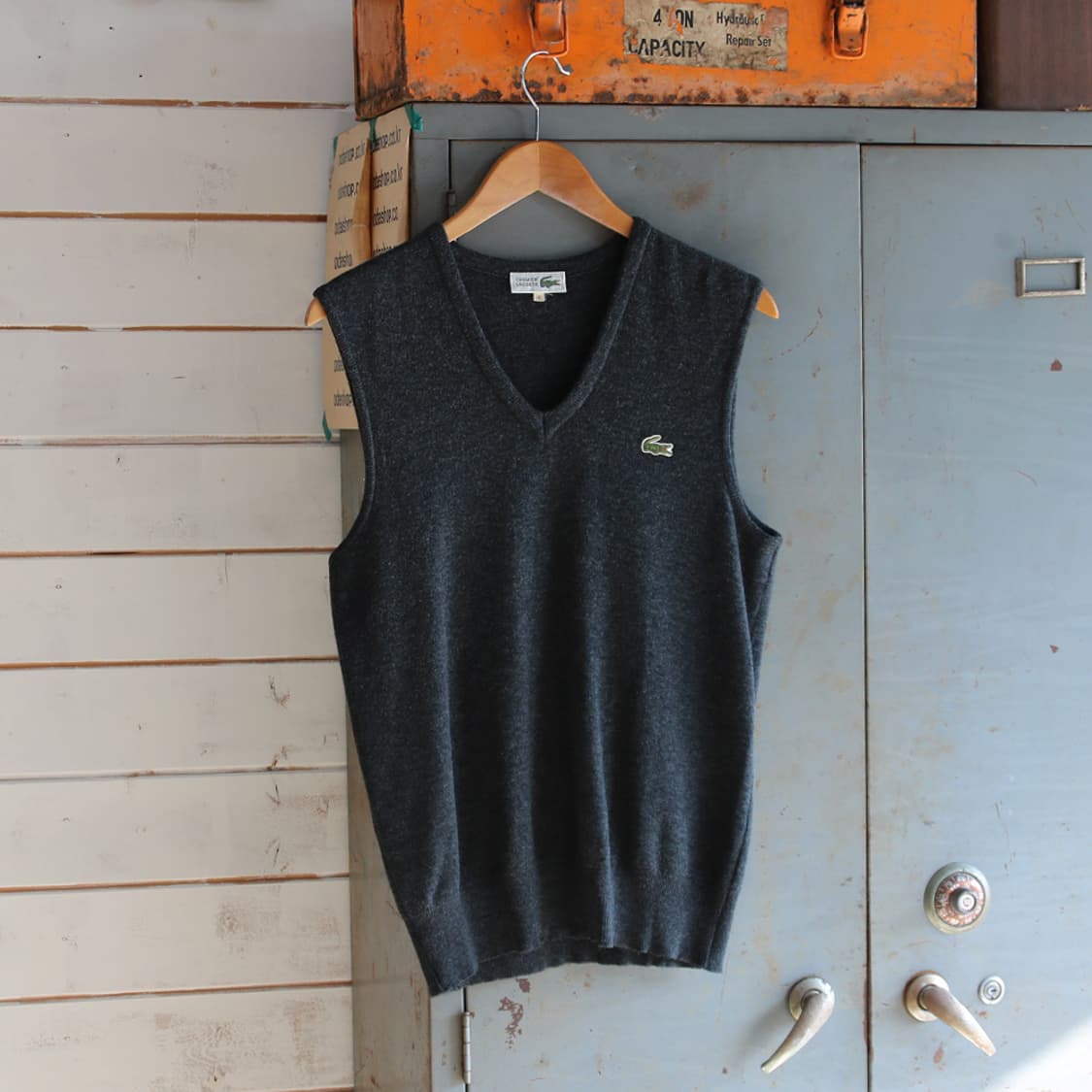 (착용컷) 라코스테 브이넥 니트 베스트 (남성용 95-98) 상품이미지1