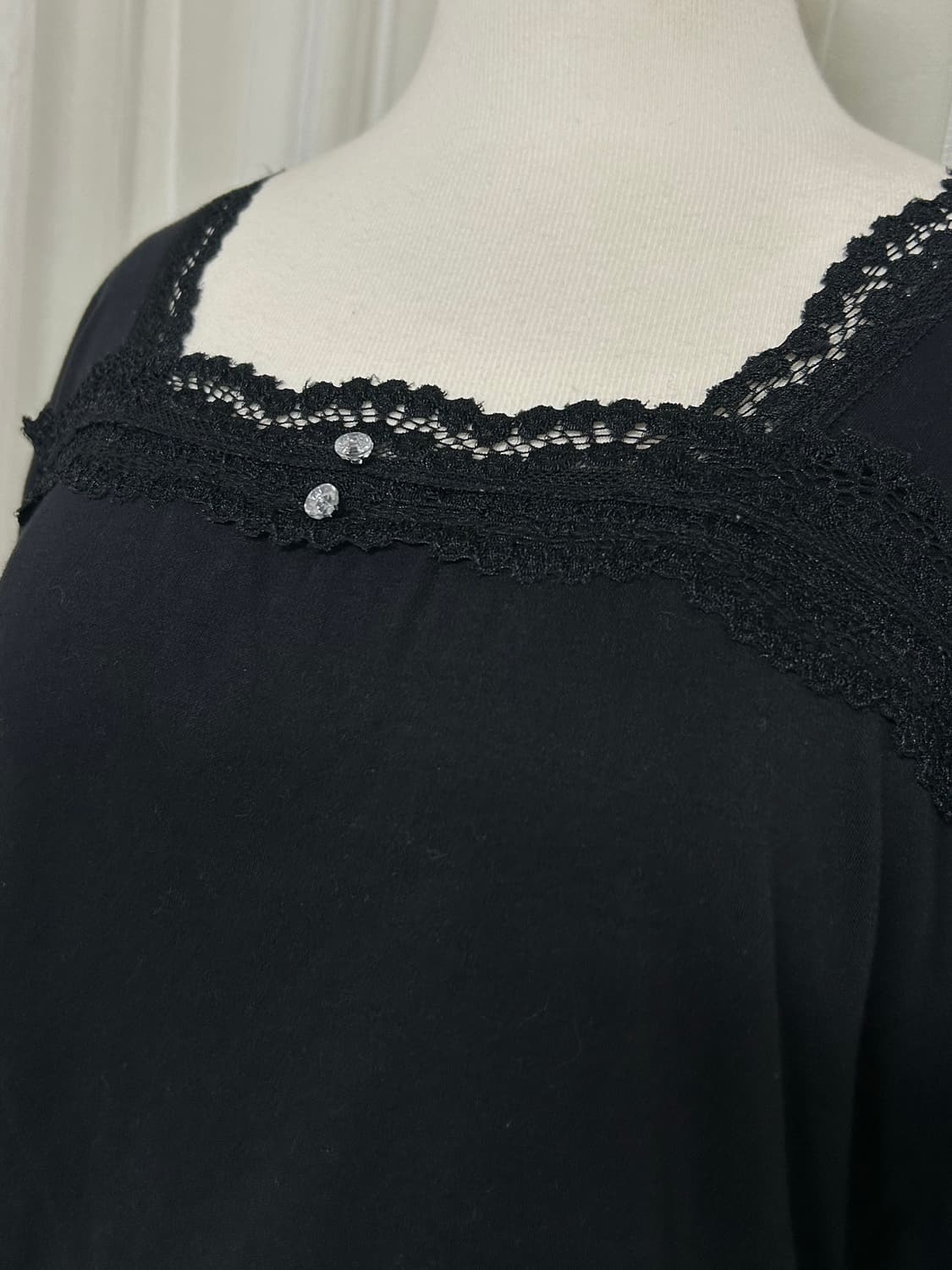 Theoria 공겜여주 레이스 큐빅 반팔 탑 상품이미지2